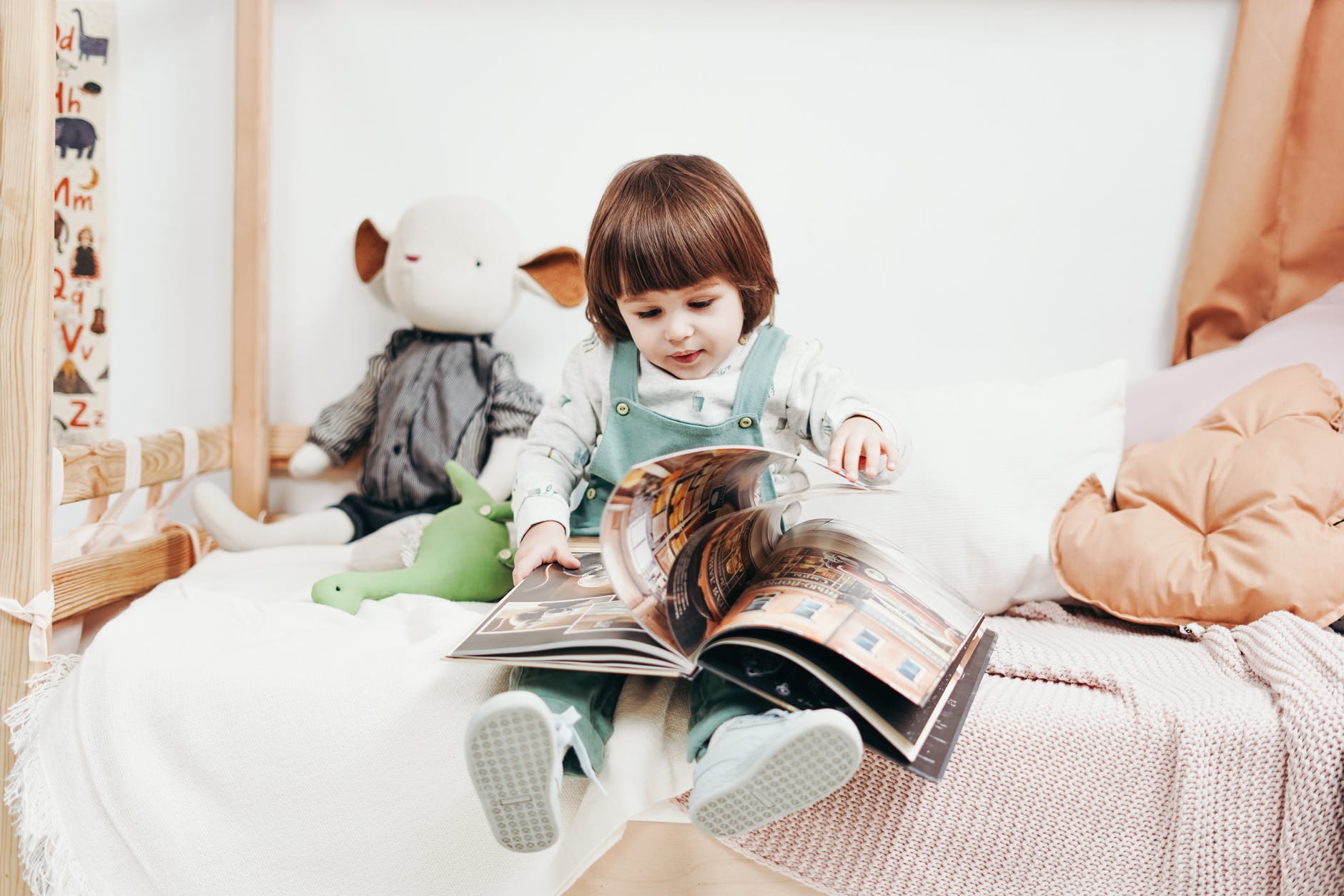 How To Let Children Learn Reading Effectively And Have Fun